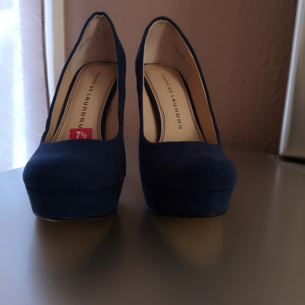 Shoes - Picture 4 of 6